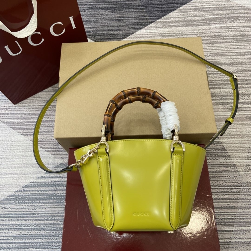 G*u*i shopping bags